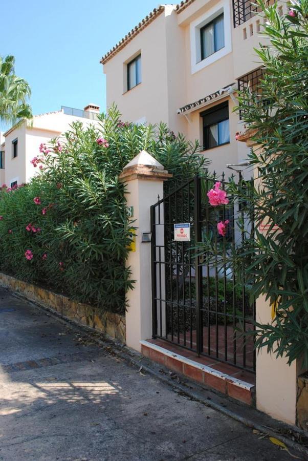 75-apartment With Views In Elviria,