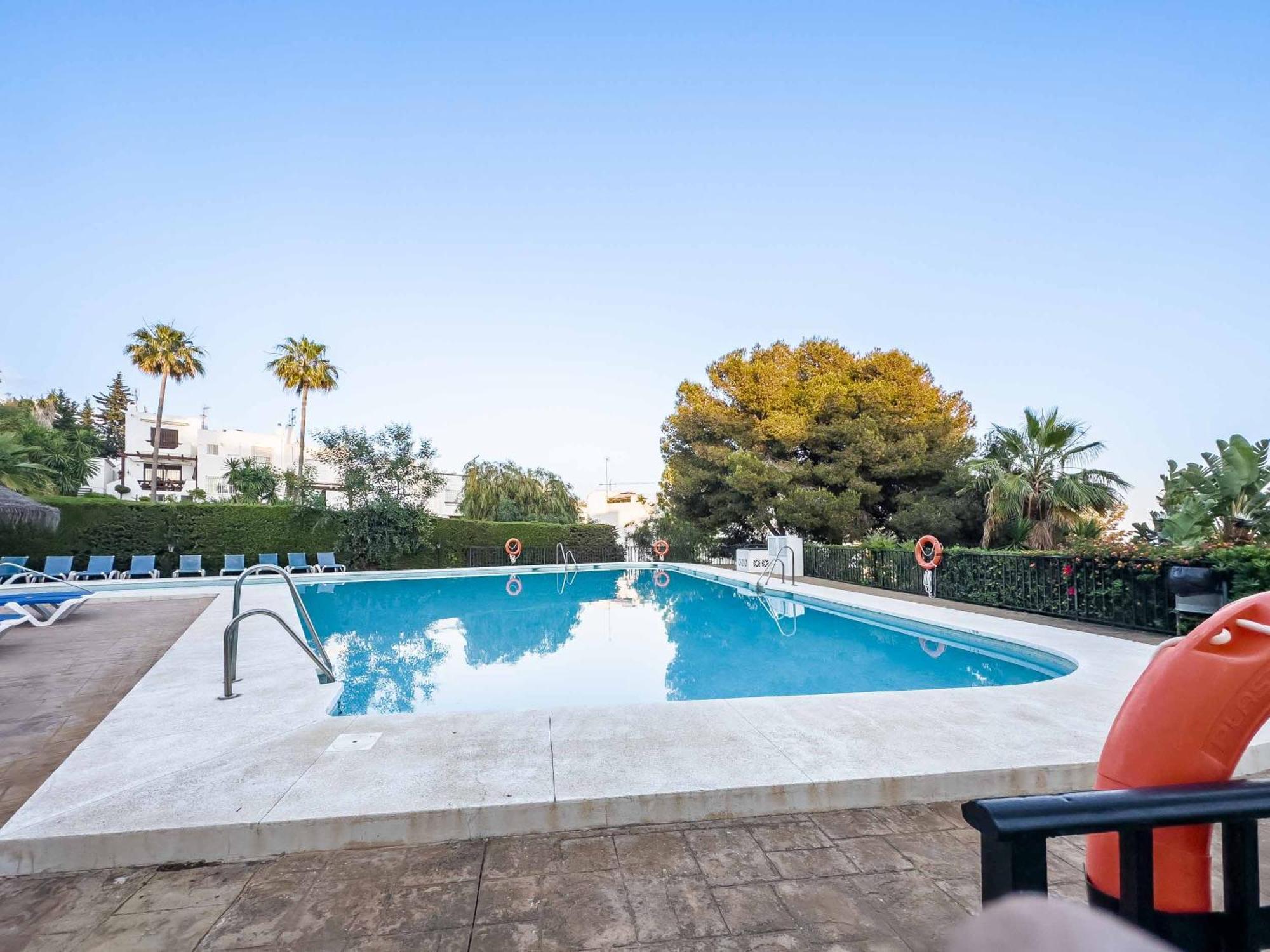 75-apartment With Views In Elviria,