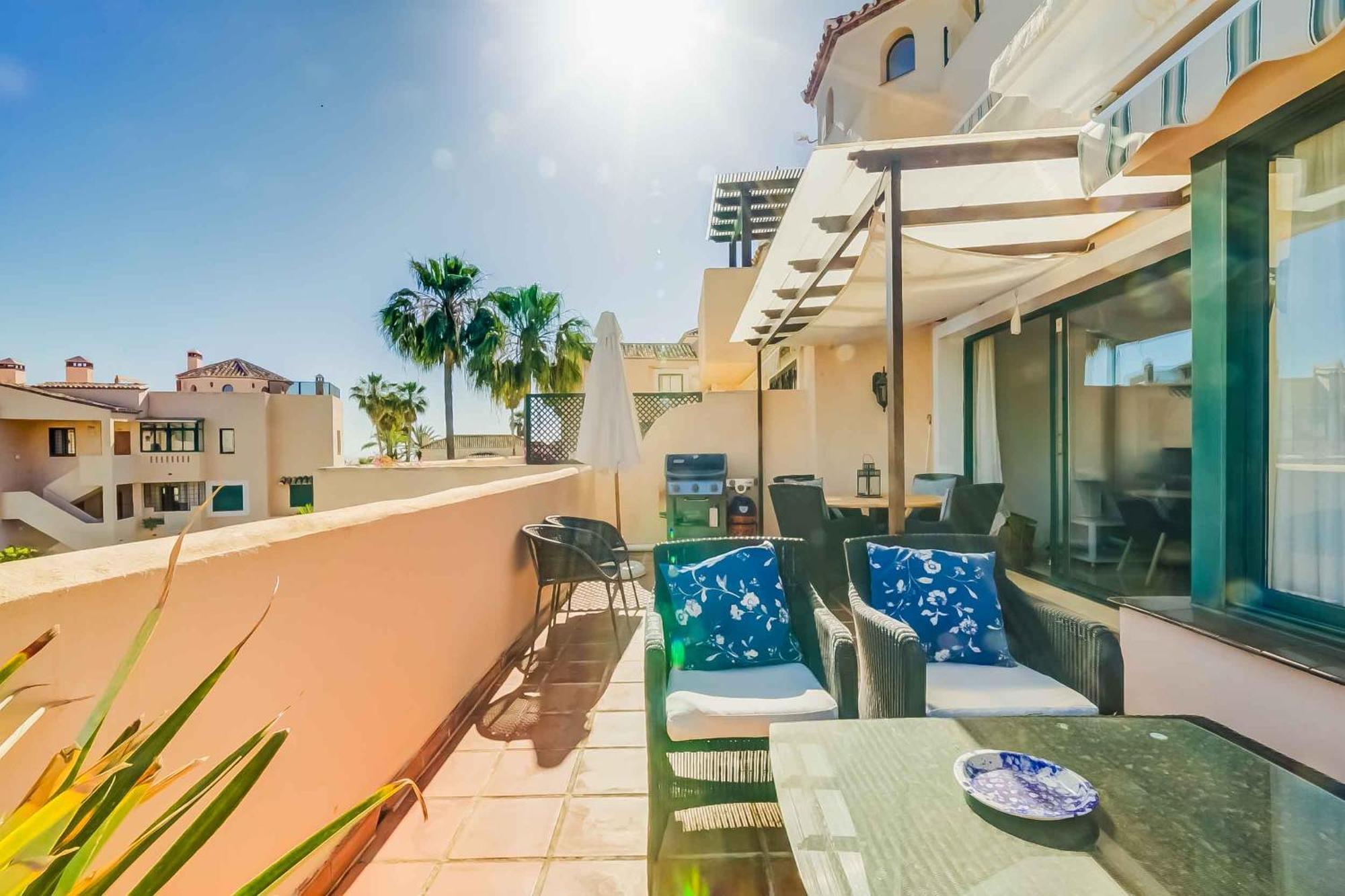 75-apartment With Views In Elviria, Marbella