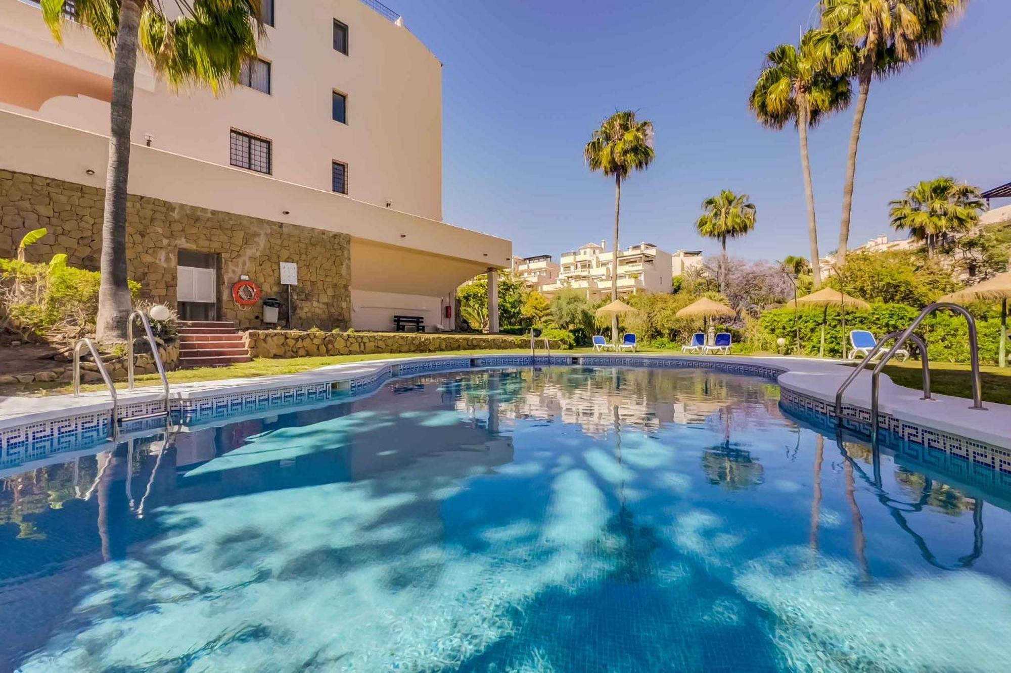 75-apartment With Views In Elviria, *