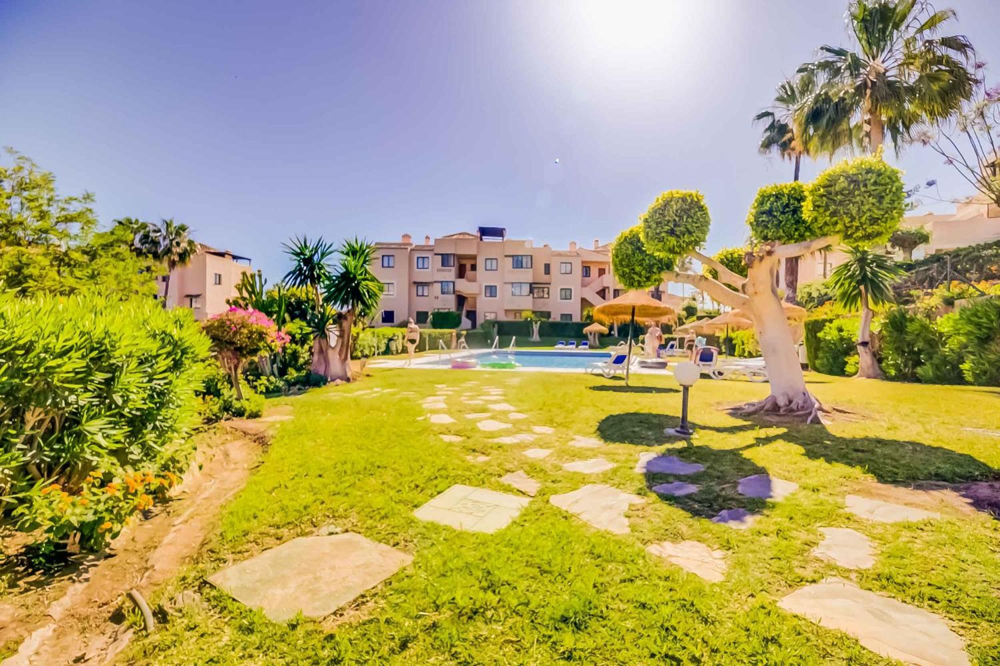 75-apartment With Views In Elviria, *
