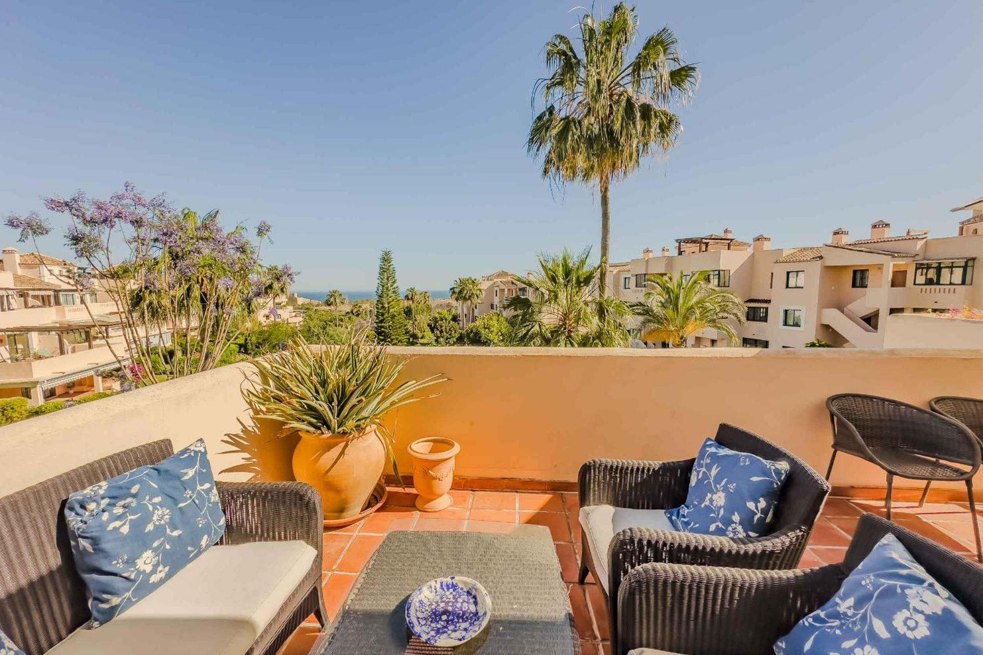75-apartment With Views In Elviria, Marbella