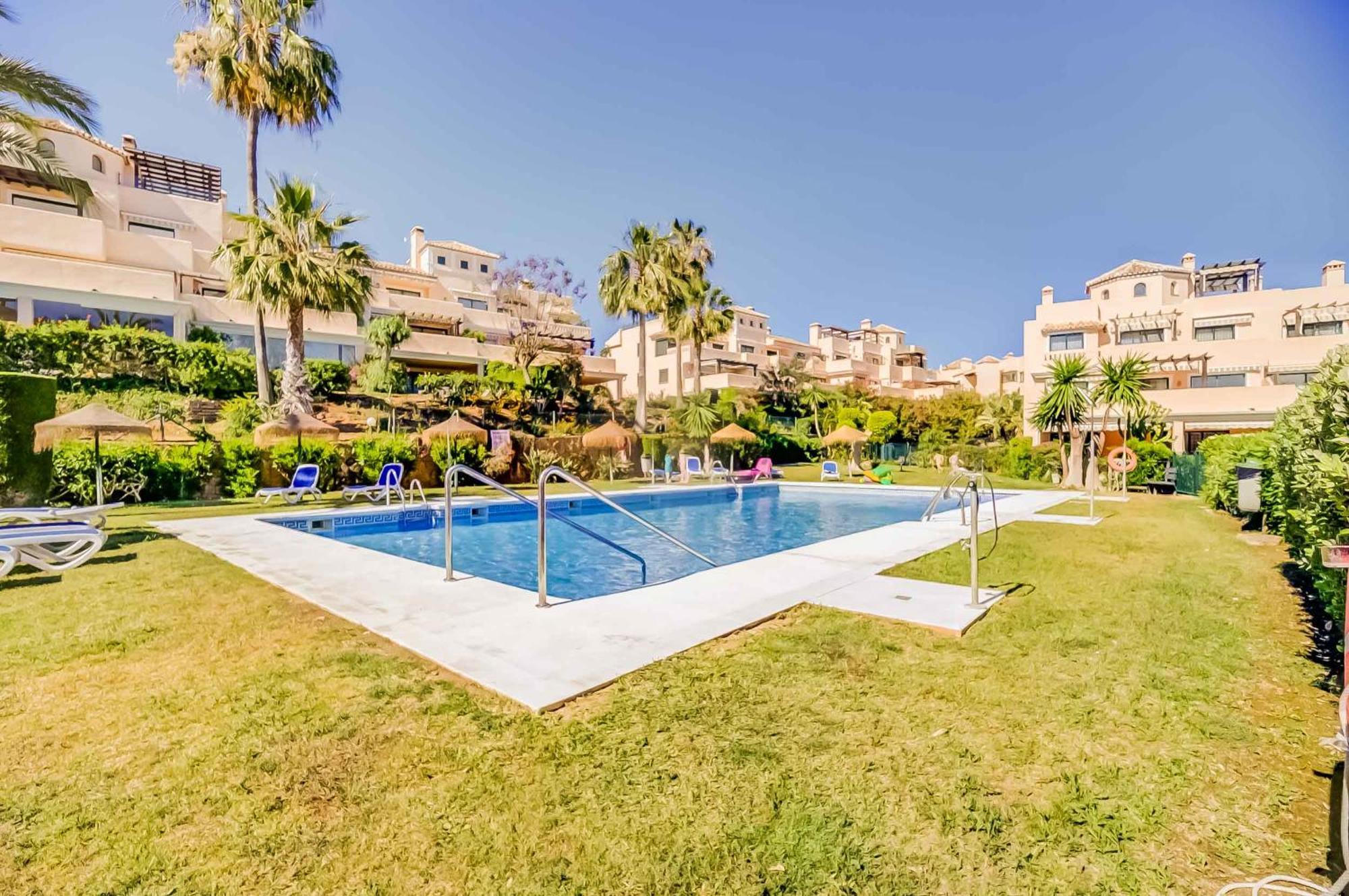 75-apartment With Views In Elviria,